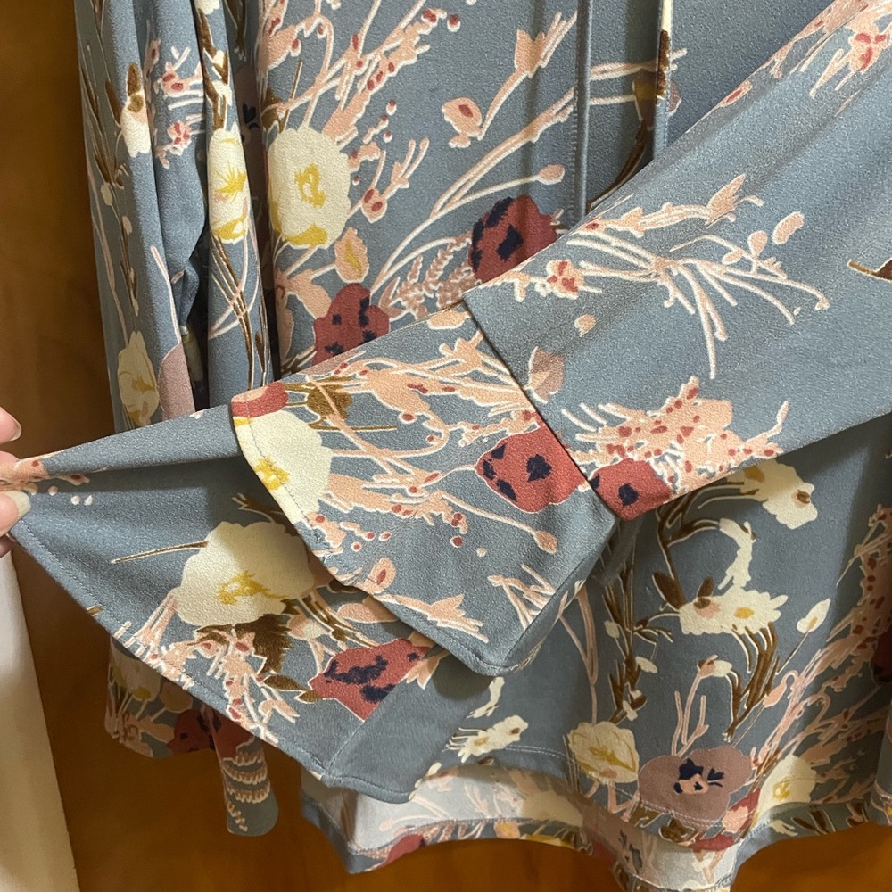 Floral Print Hillary Scott Women's Top 1X - Picture 3 of 8